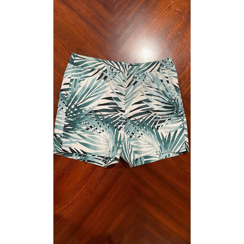 White House black market leaf/palm tree green & white print‎ women's shorts-Sz 0